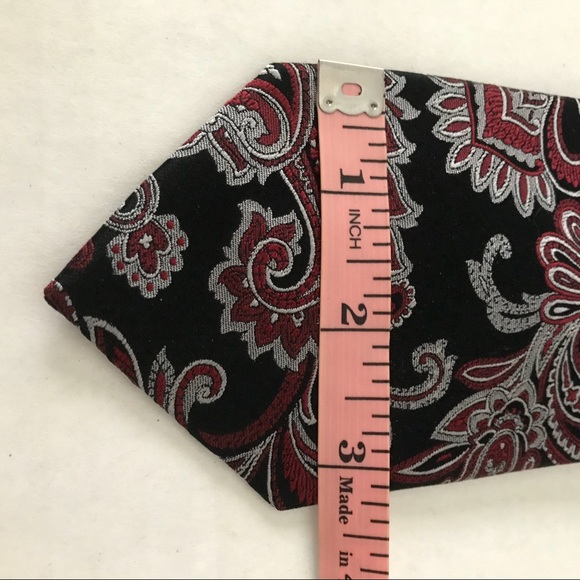 Silk Tie NWT Scotchguard Stain Resistant Red Black Silver Paisley Tie - Picture 8 of 12